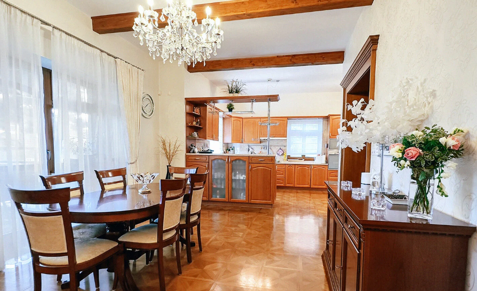 Kuchyně U Zlaté vařečky vila Praha Braník jídelna